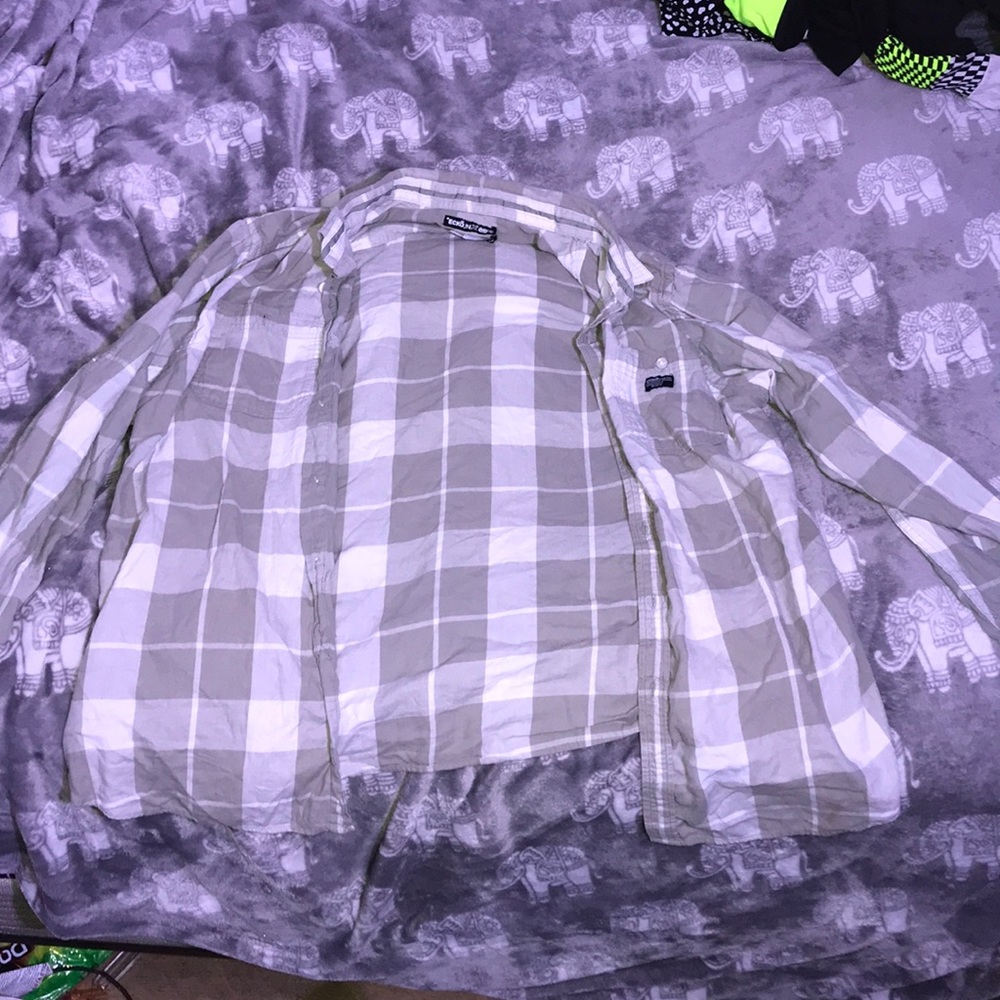 gray and white patterned flannel